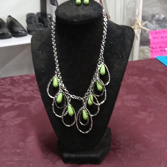 Necklace set with Earrings - Picture 2 of 3